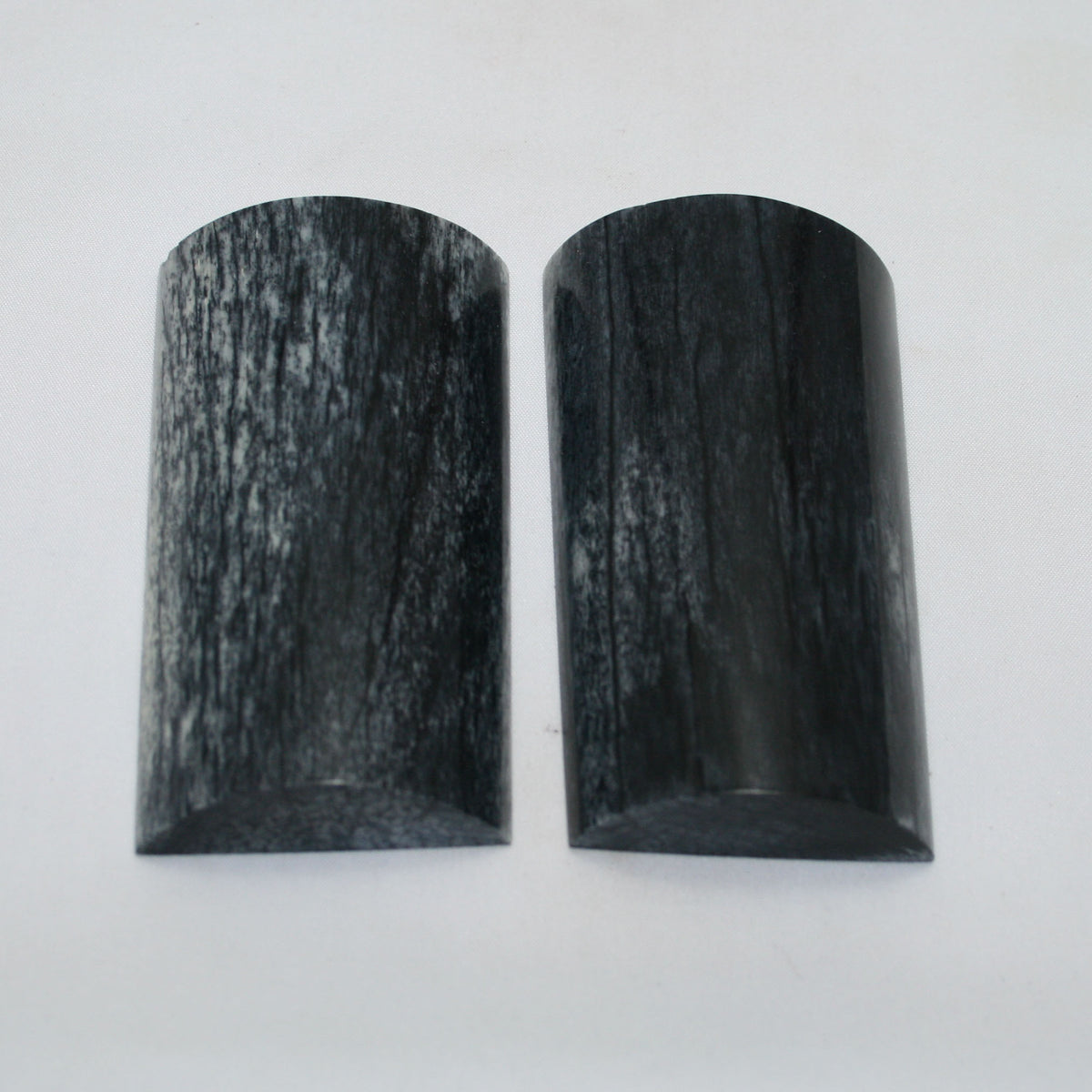 NB105MAN169 Giraffe Bone Scales