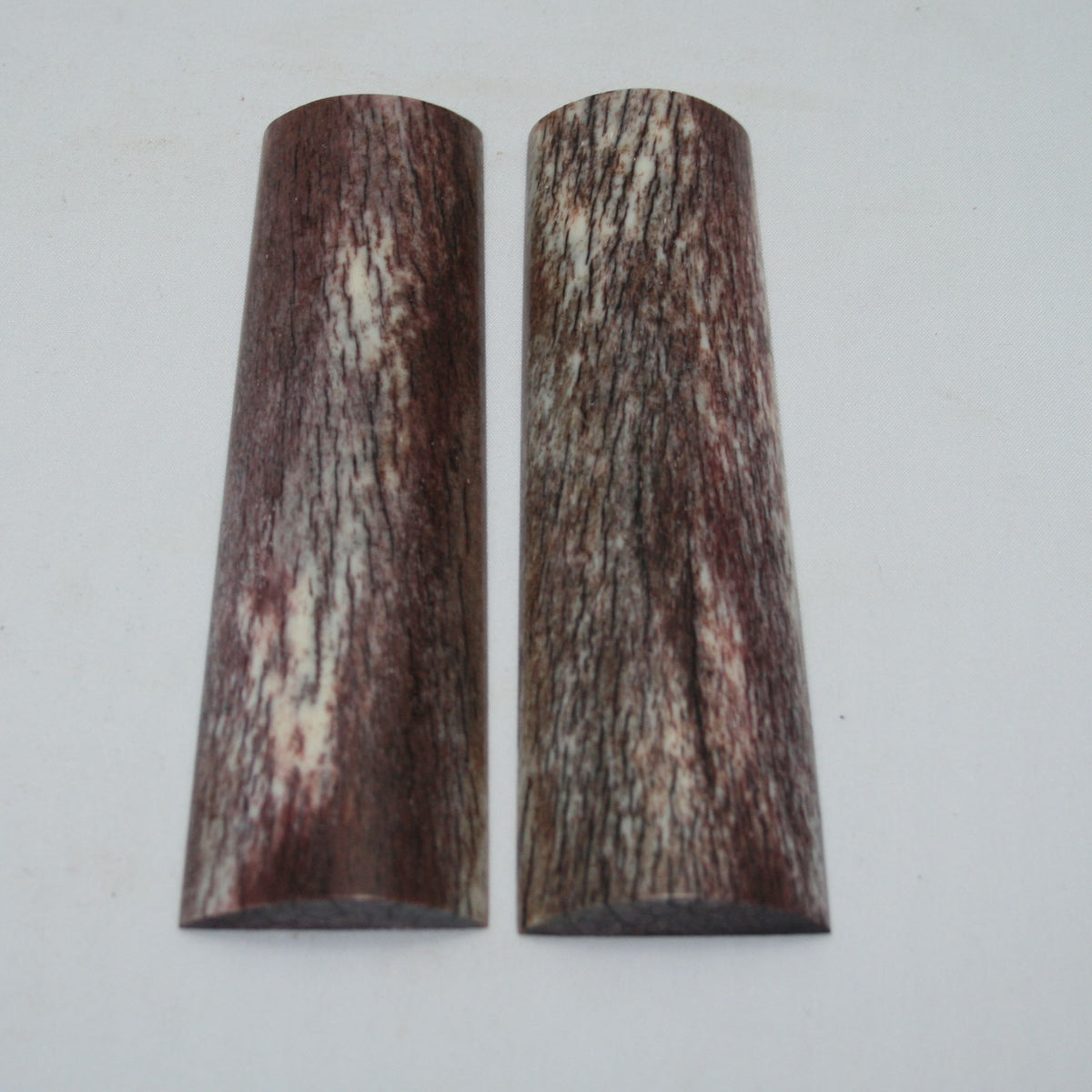 NB105MAN172 Giraffe Bone Scales