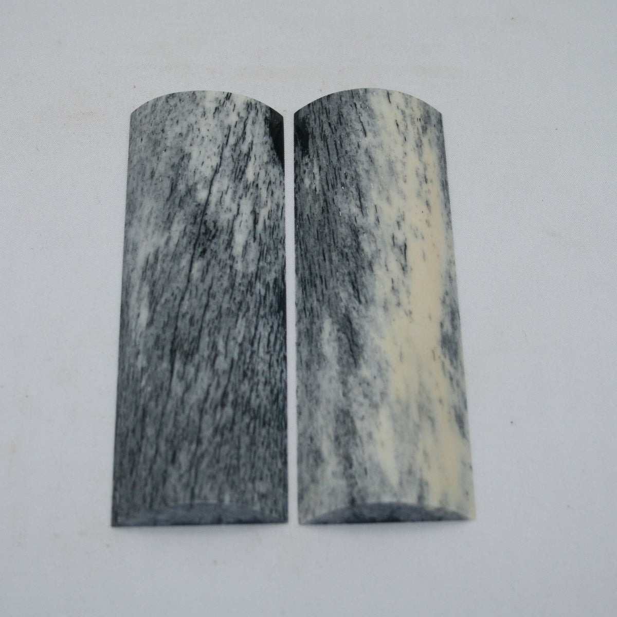 NB105MAN173 Giraffe Bone Scales