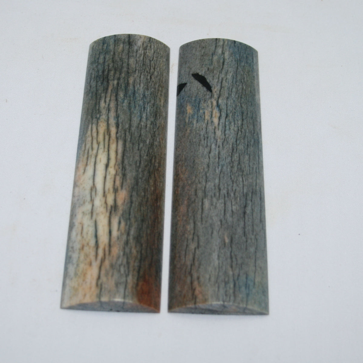 NB105MAN177 Giraffe Bone Scales