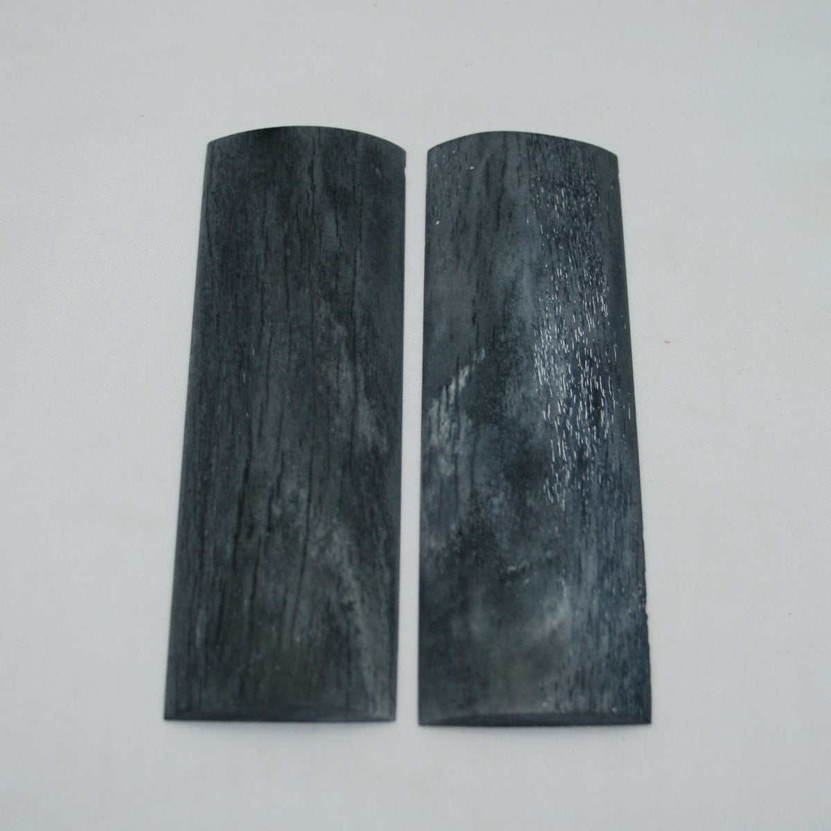 NB105MAN17 Giraffe Bone Scales