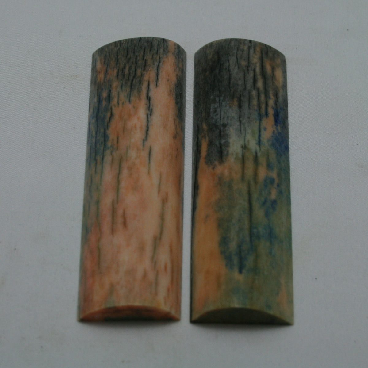 NB105MAN182 Giraffe Bone Scales