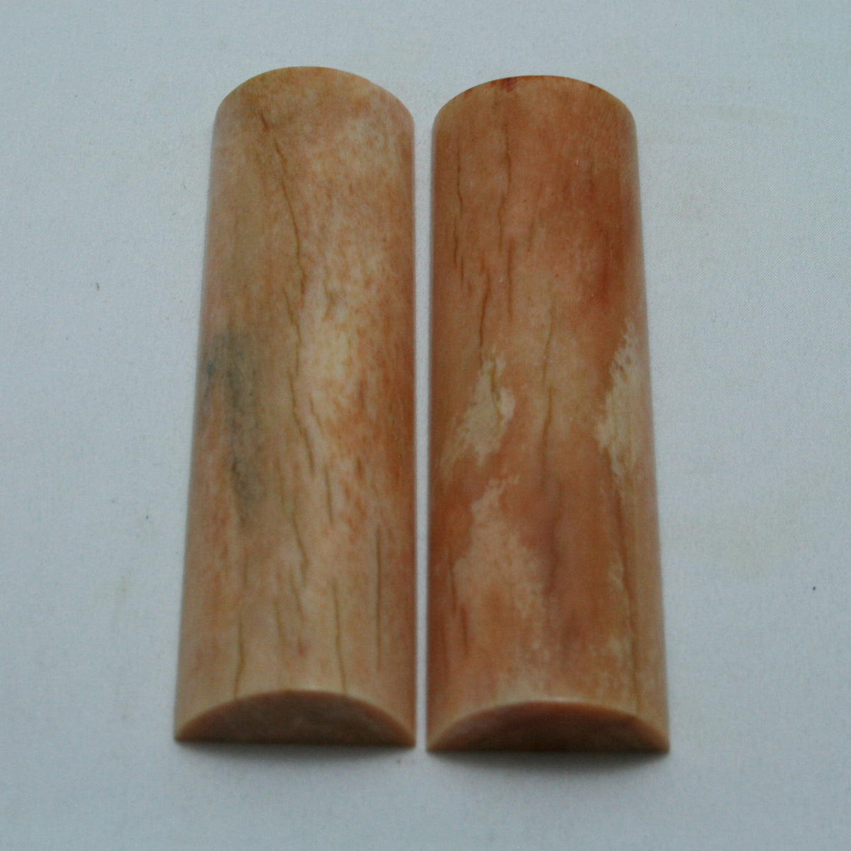 NB105MAN188 Giraffe Bone Scales