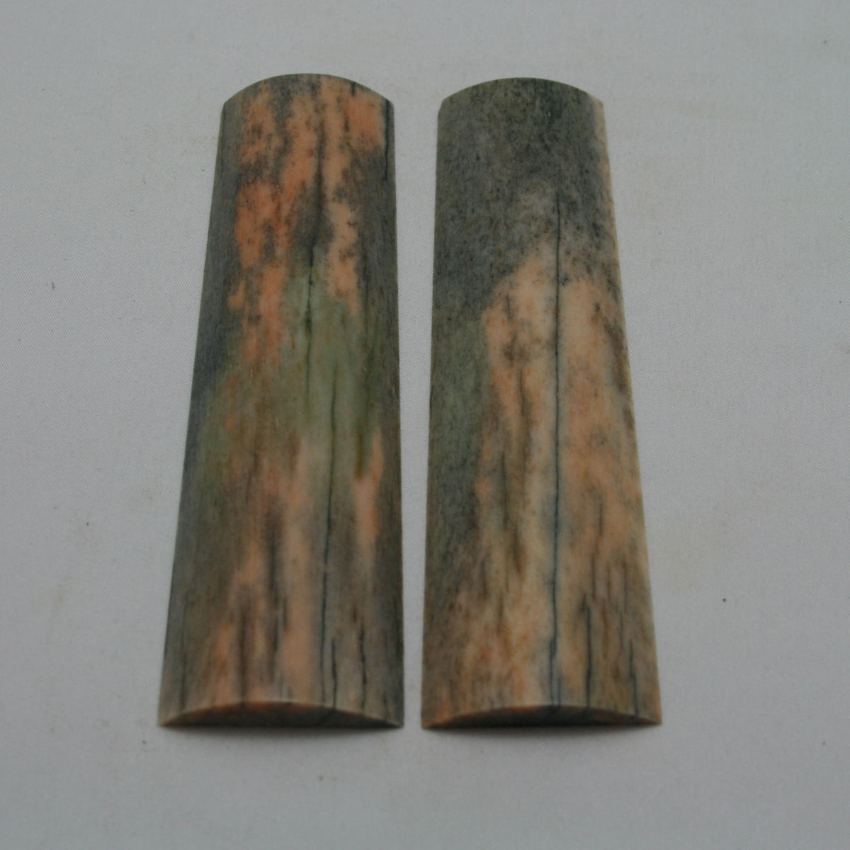 NB105MAN192 Giraffe Bone Scales