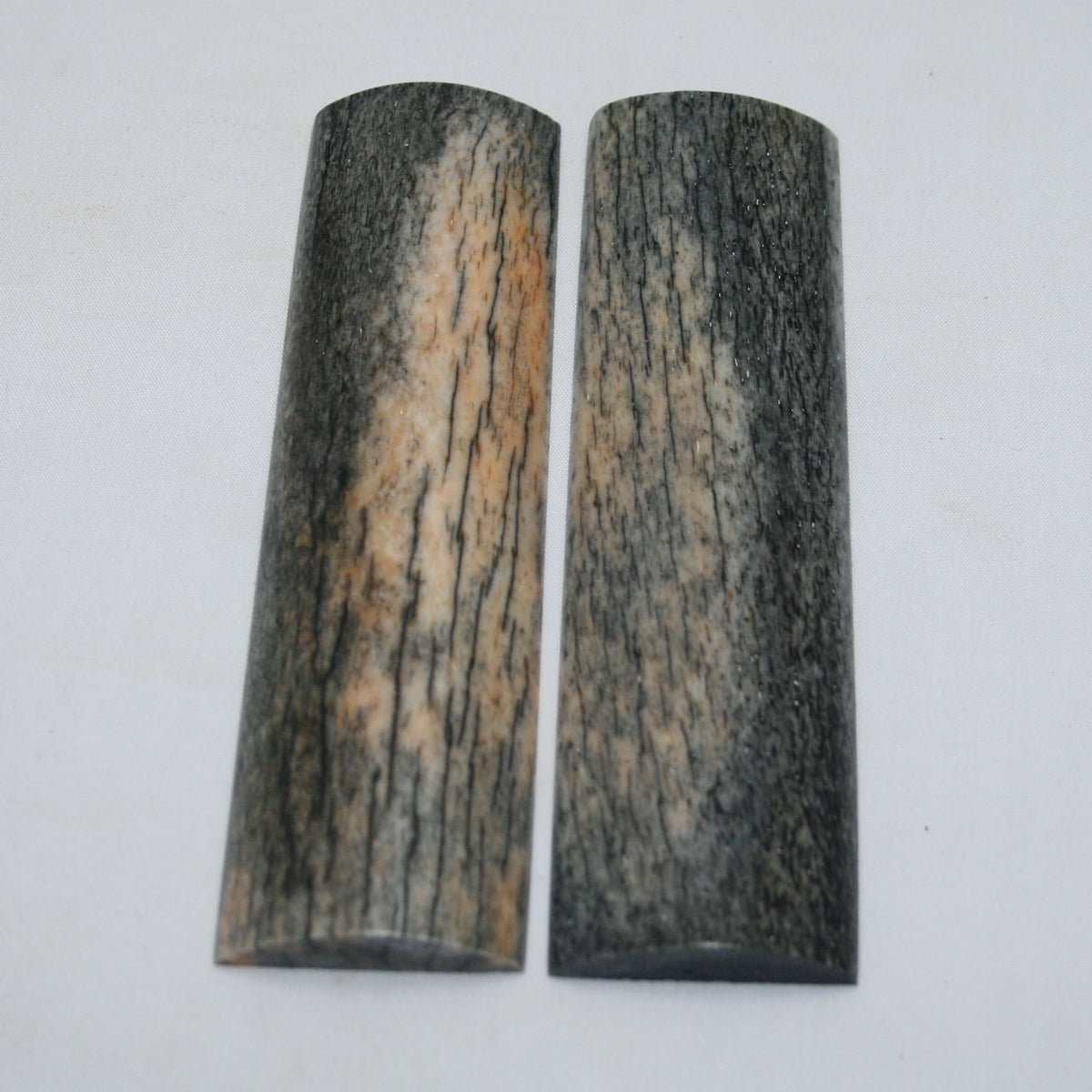 NB105MAN196 Giraffe Bone Scales