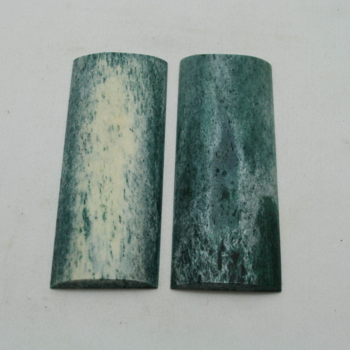 NB105MAN205 Giraffe Bone Scales