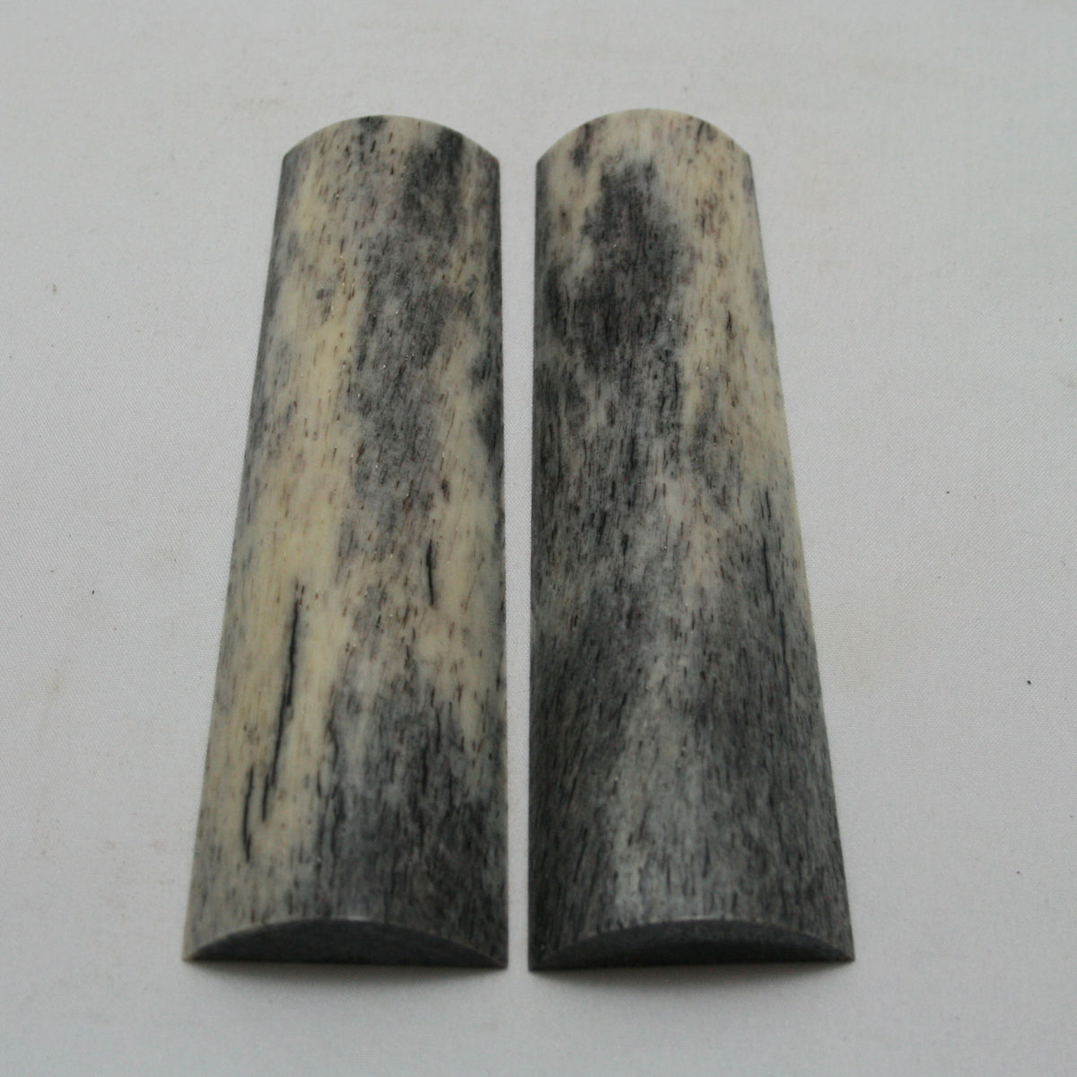 NB105MAN230 Giraffe Bone Scales