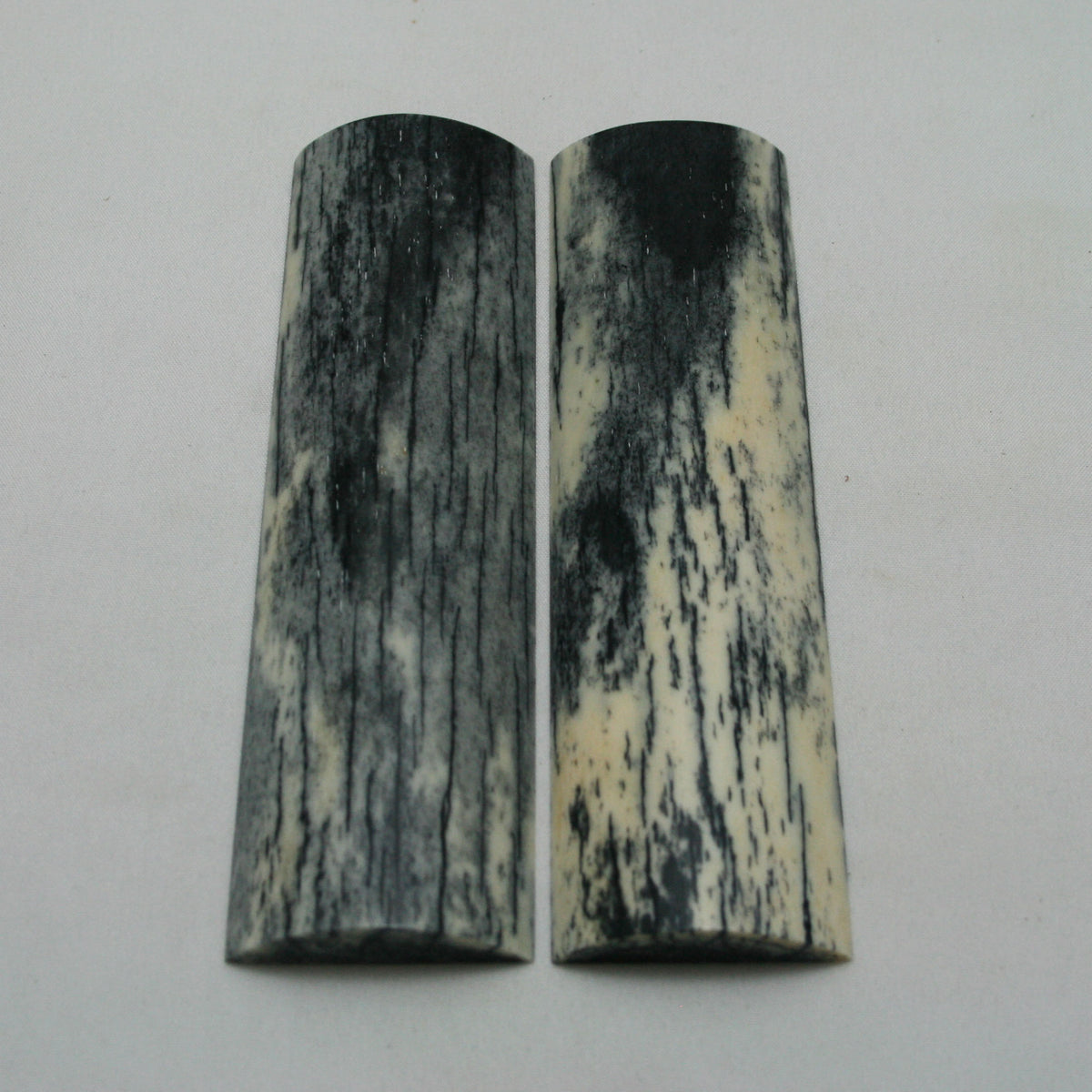 NB105MAN23 Giraffe Bone Scales