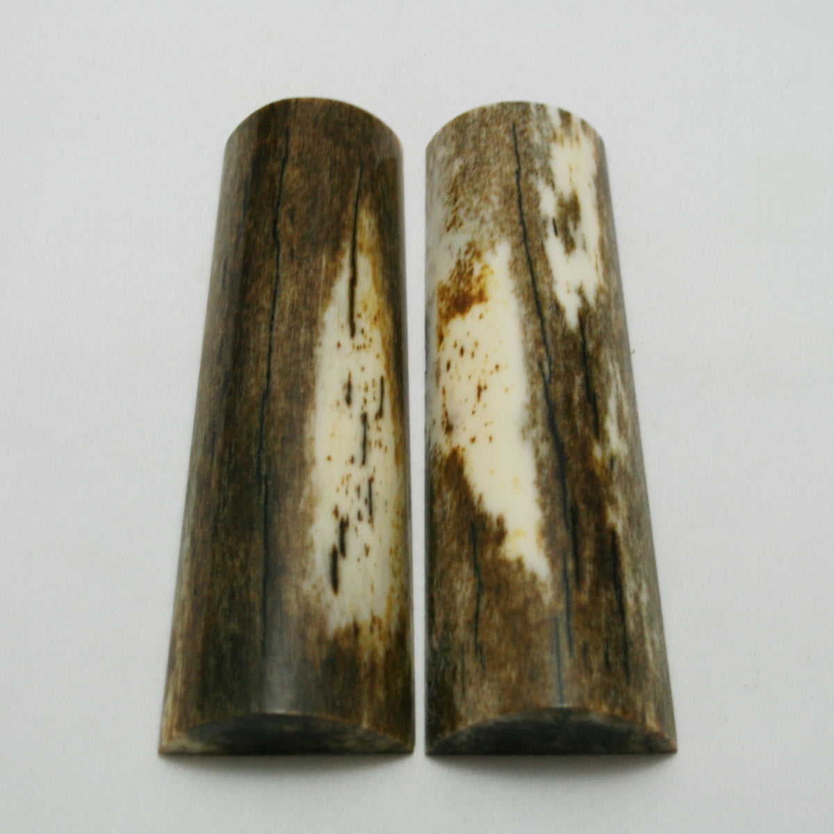 NB105MAN24 Giraffe Bone Scales