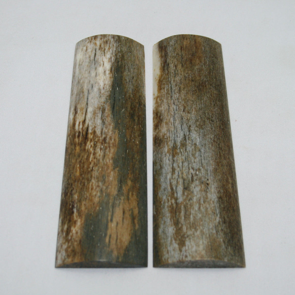 NB105MAN25 Giraffe Bone Scales