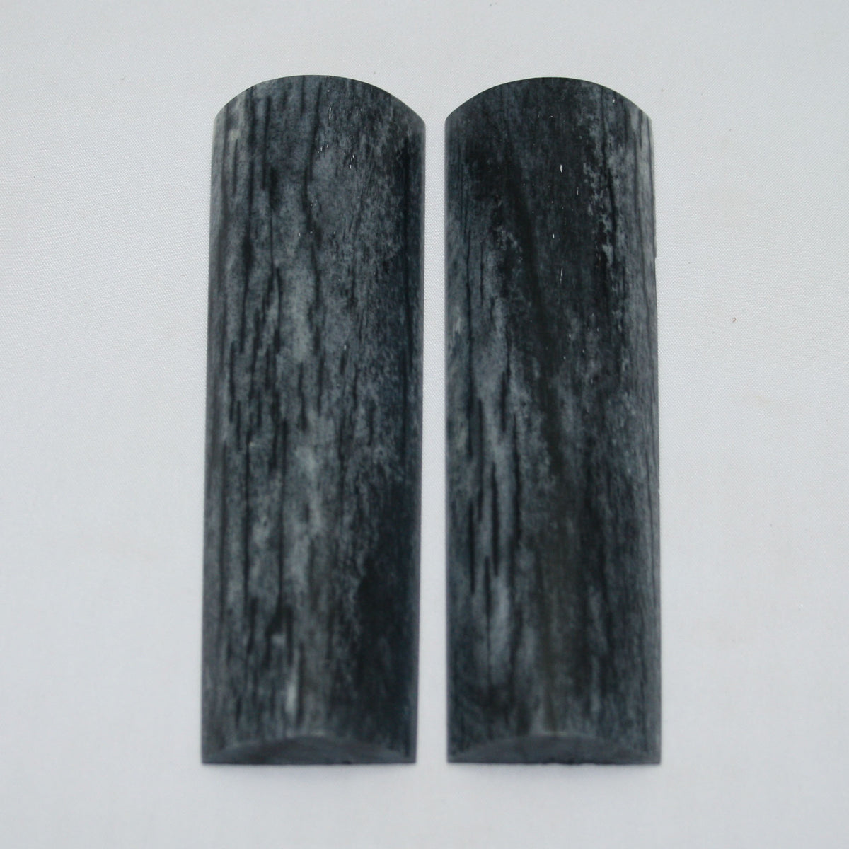 NB105MAN28 Giraffe Bone Scales