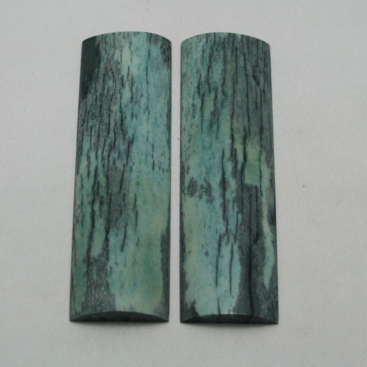 NB105MAN29 Giraffe Bone Scales