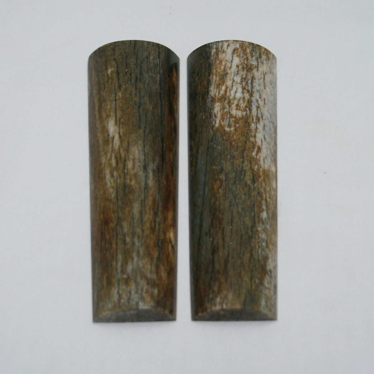 NB105MAN31 Giraffe Bone Scales