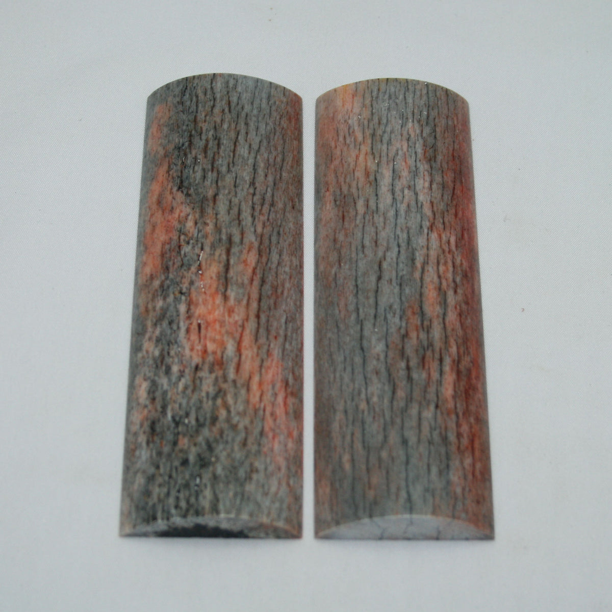 NB105MAN32 Giraffe Bone Scales