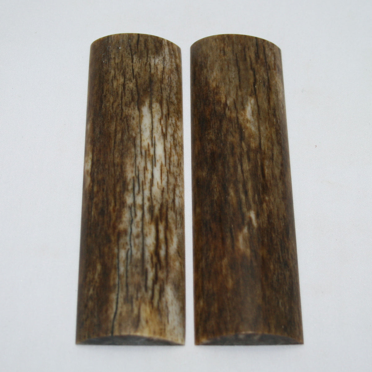 NB105MAN33 Giraffe Bone Scales