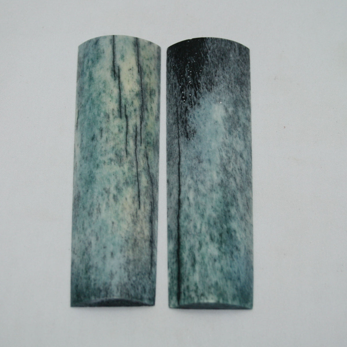 NB105MAN35 Giraffe Bone Scales