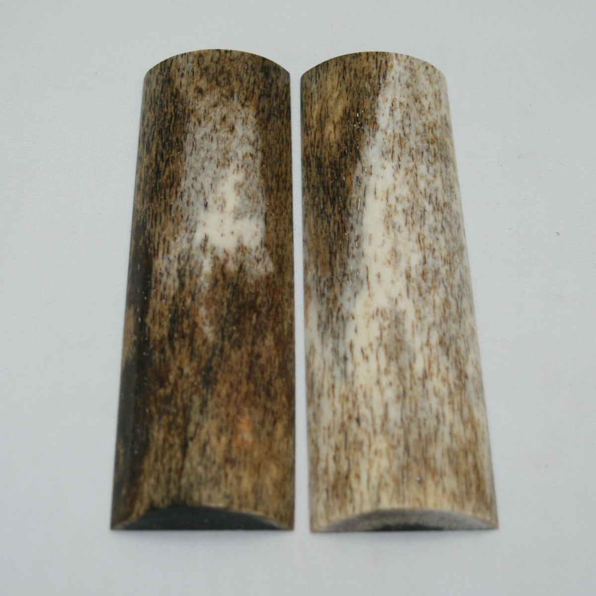 NB105MAN39 Giraffe Bone Scales