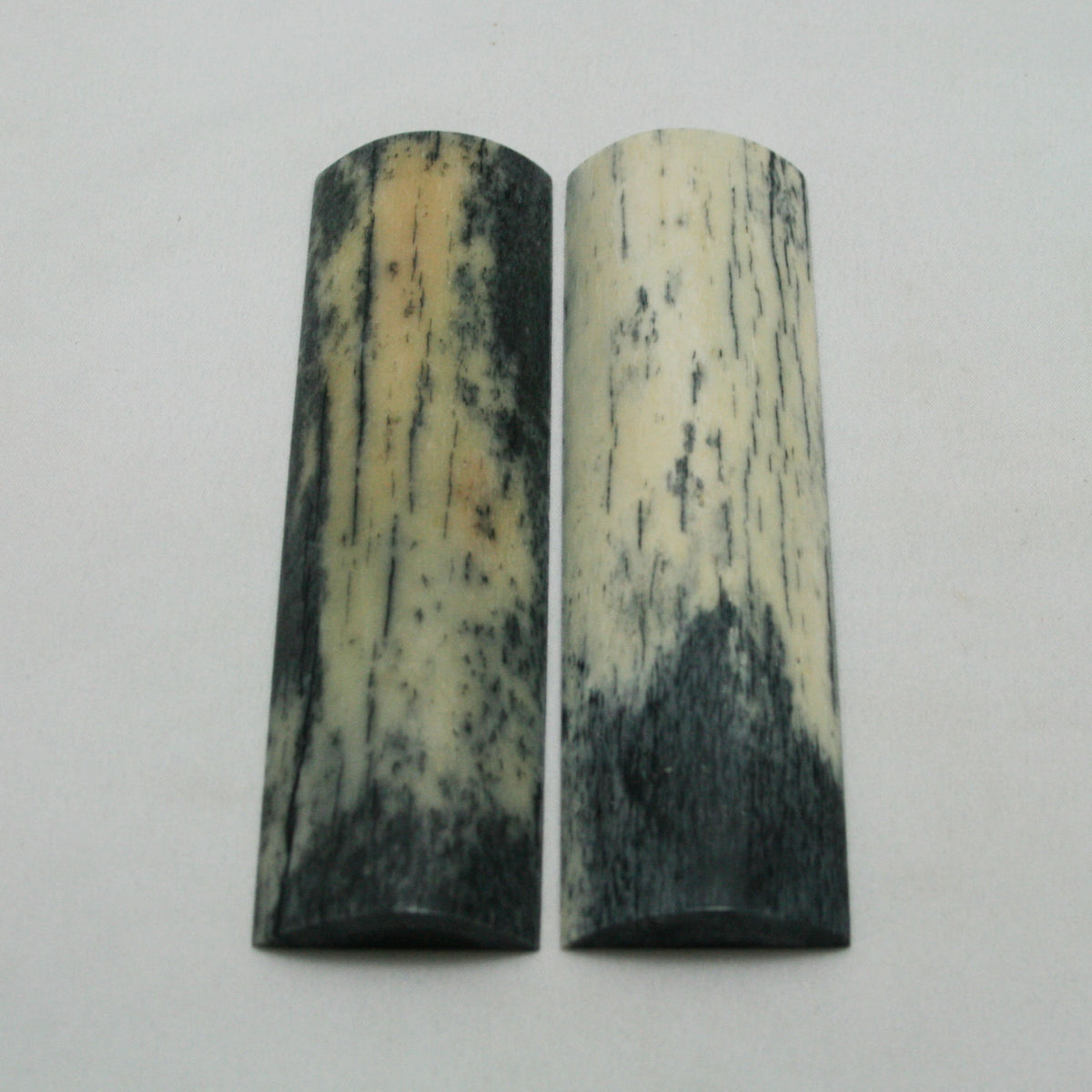 NB105MAN3 Giraffe Bone Scales