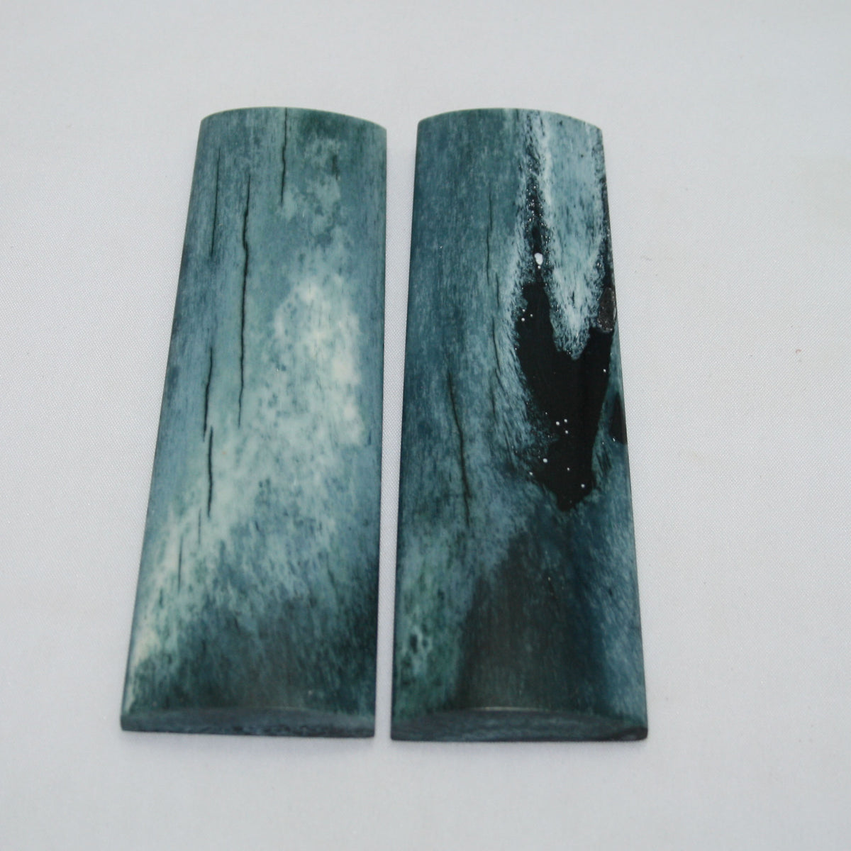 NB105MAN42 Giraffe Bone Scales