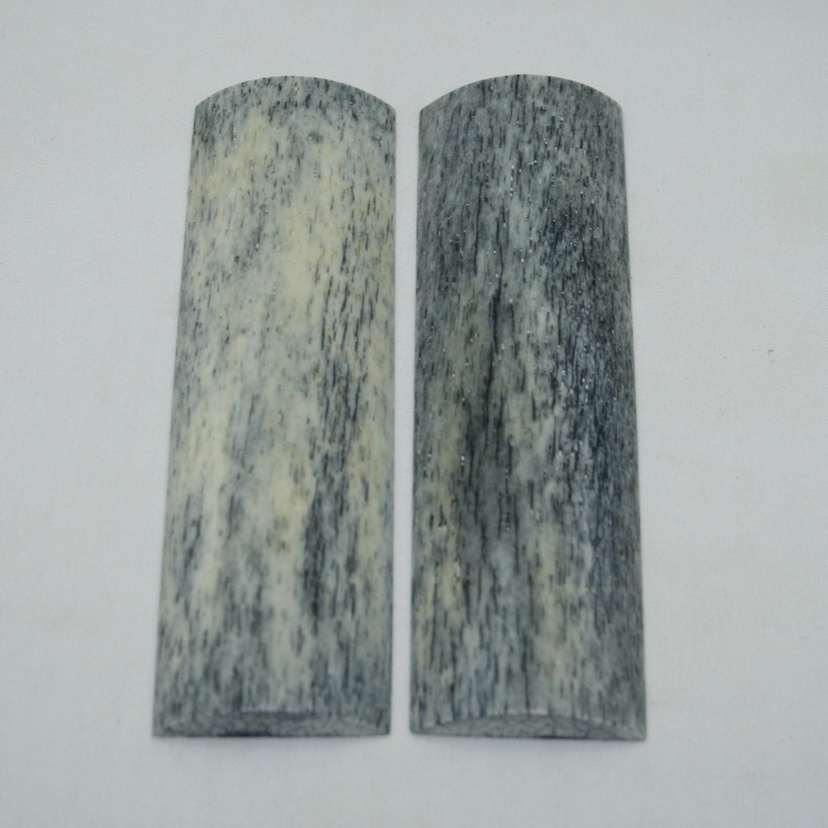 NB105MAN43 Giraffe Bone Scales