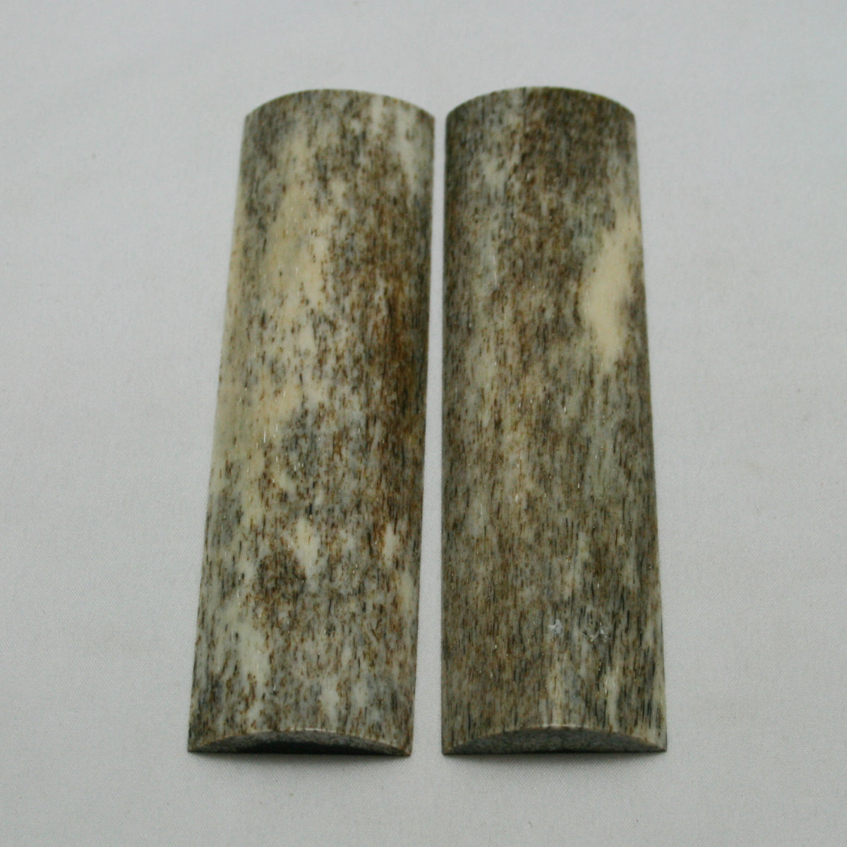 NB105MAN4 Giraffe Bone Scales