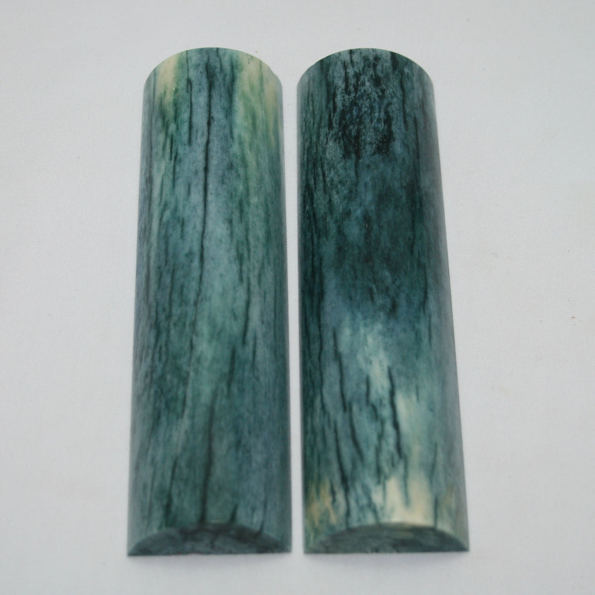 NB105MAN52 Giraffe Bone Scales