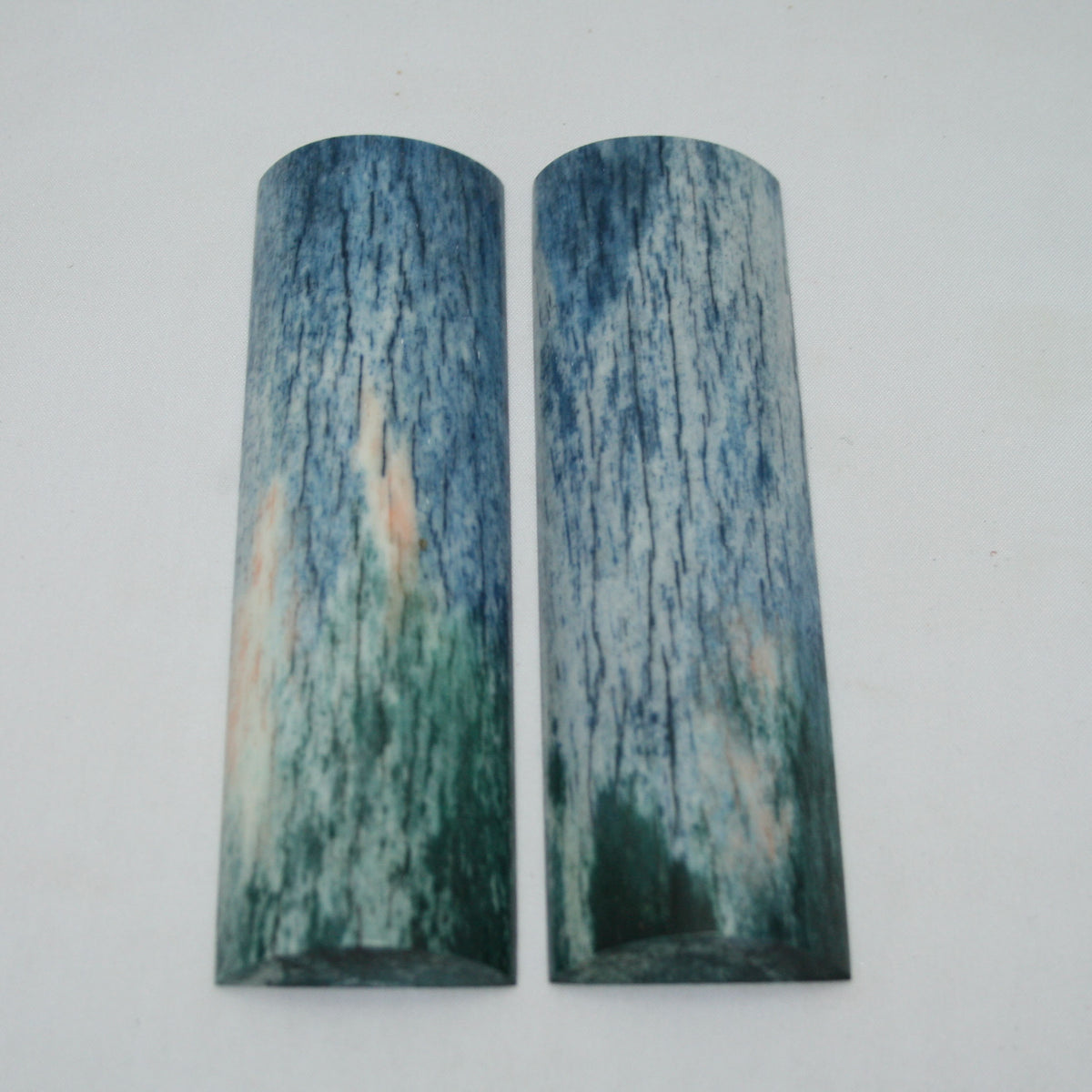 NB105MAN54 Giraffe Bone Scales