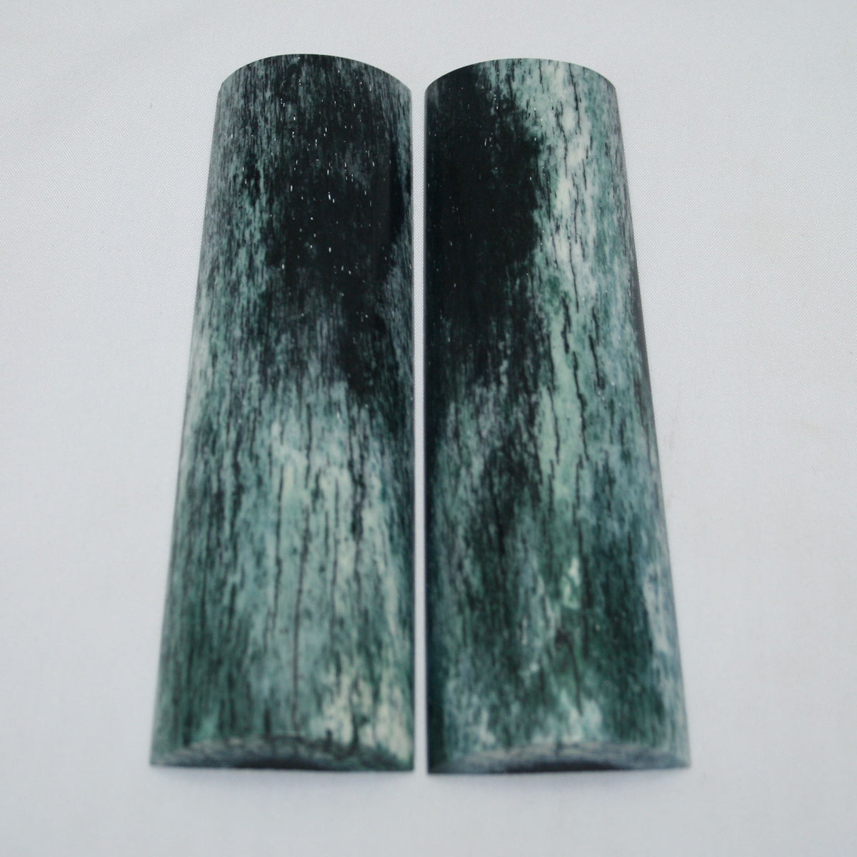 NB105MAN5 Giraffe Bone Scales