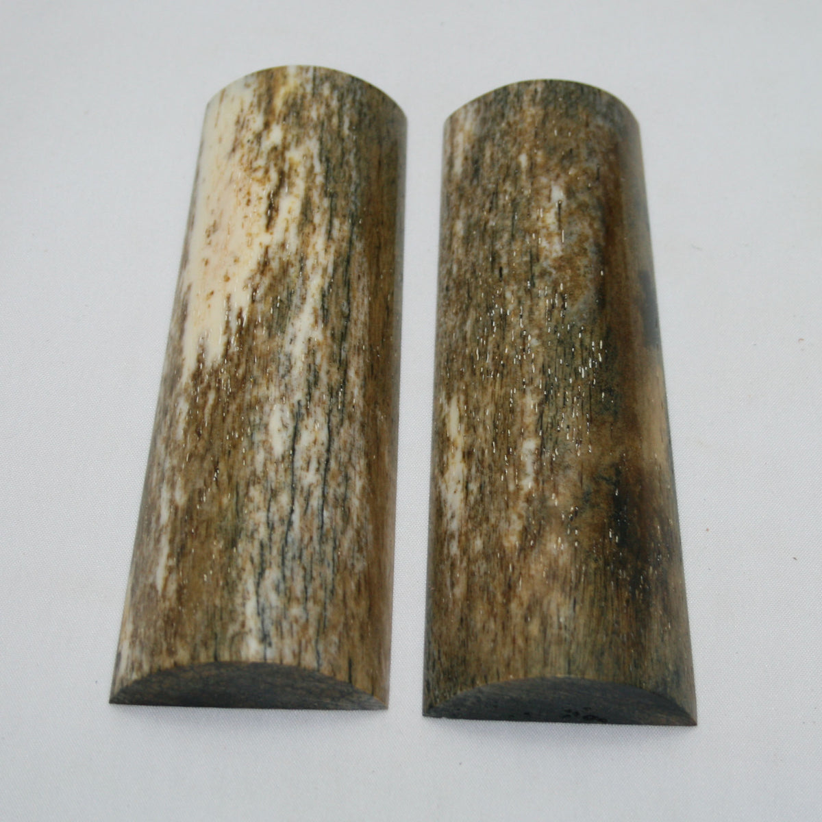 NB105MAN60 Giraffe Bone Scales