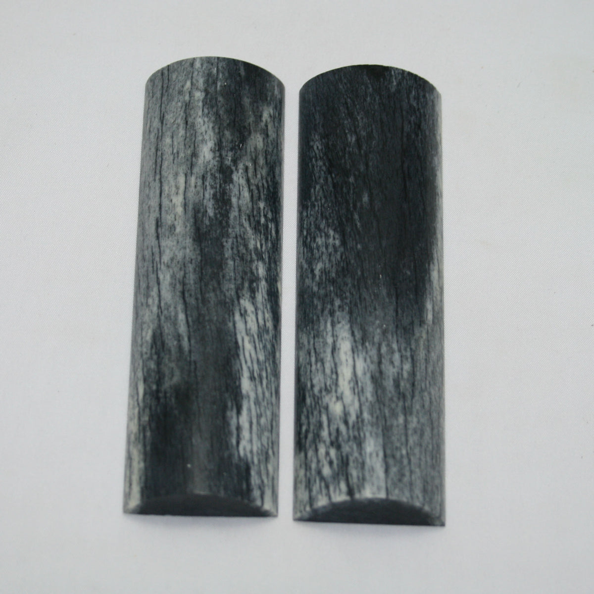 NB105MAN66 Giraffe Bone Scales