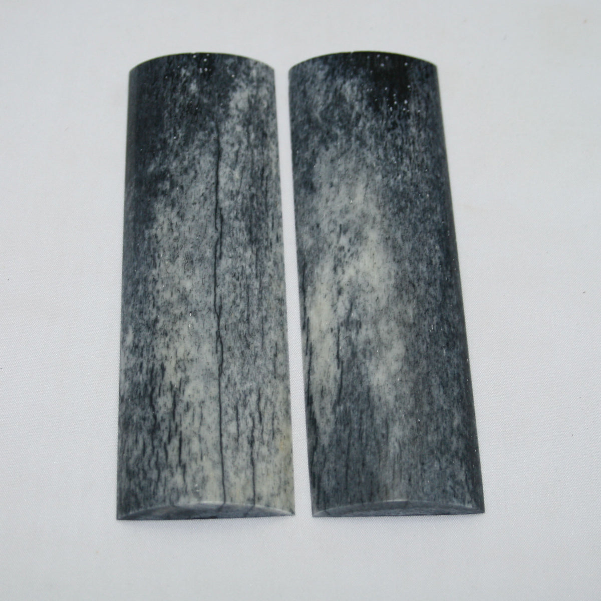 NB105MAN69 Giraffe Bone Scales