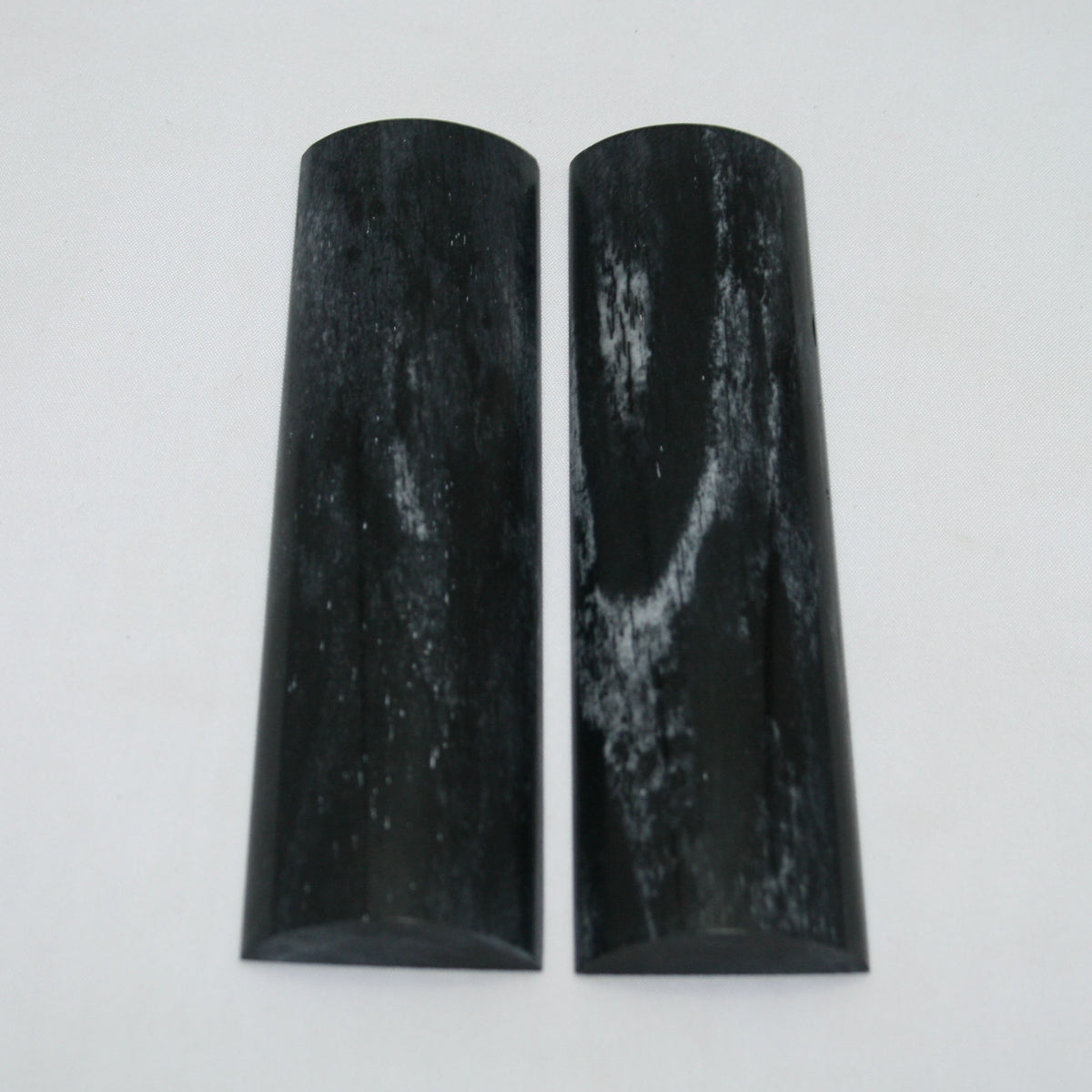 NB105MAN72 Giraffe Bone Scales