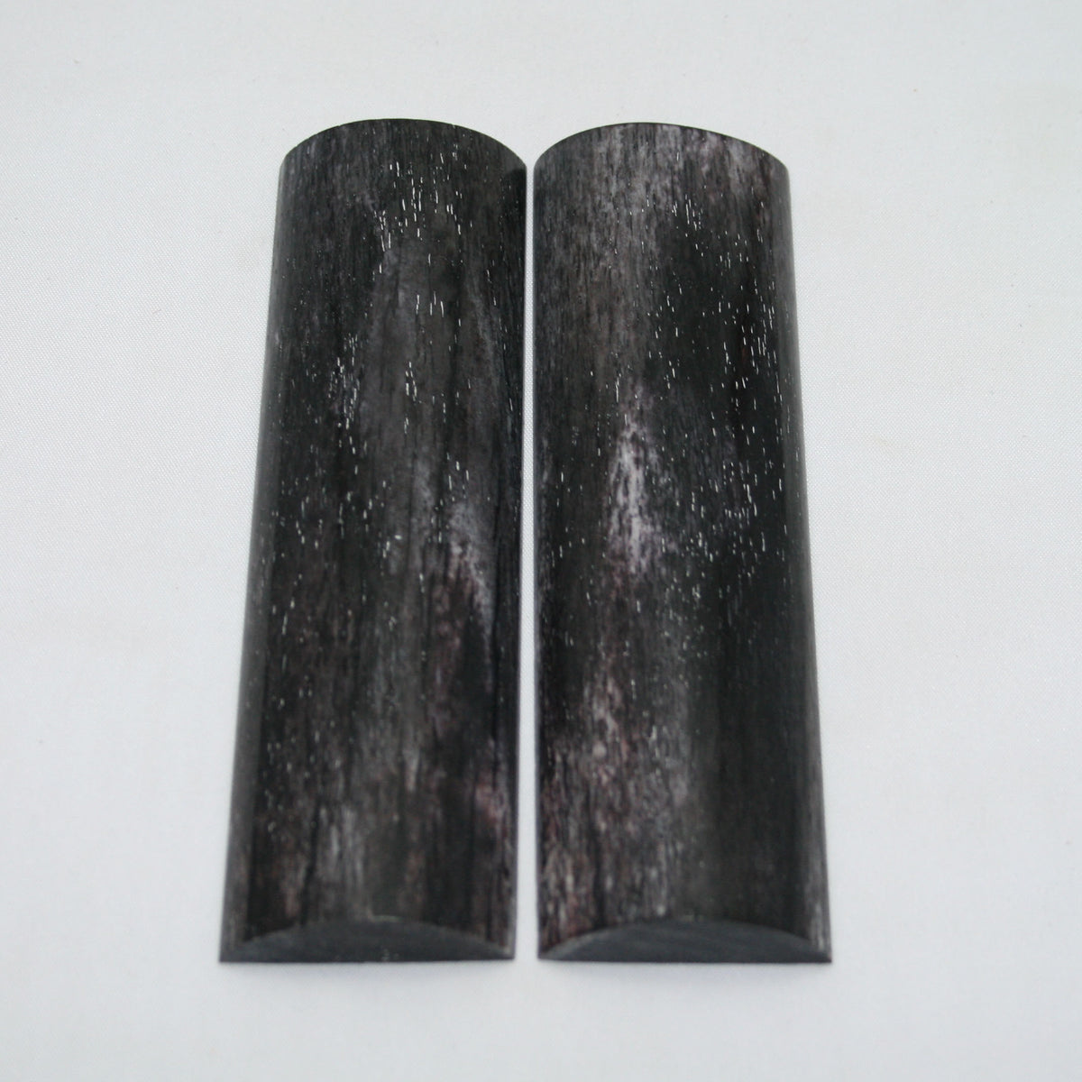 NB105MAN77 Giraffe Bone Scales