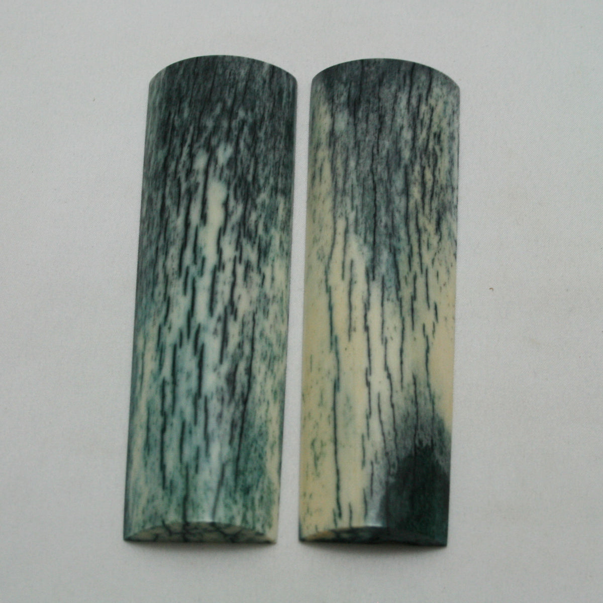 NB105MAN8 Giraffe Bone Scales