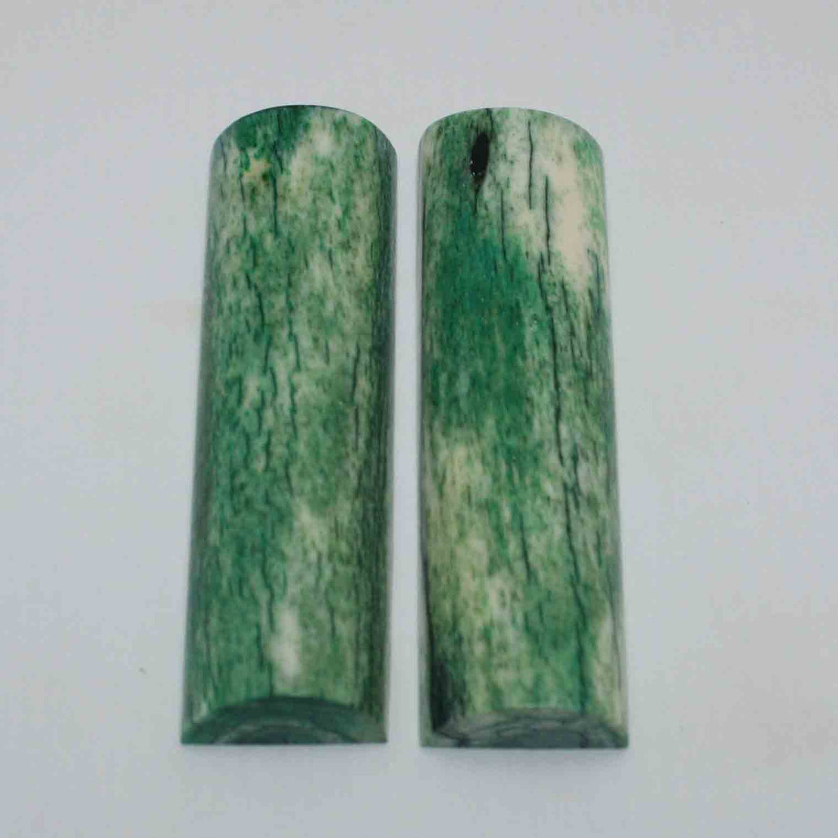 NB105MMA19 Giraffe Bone Scales