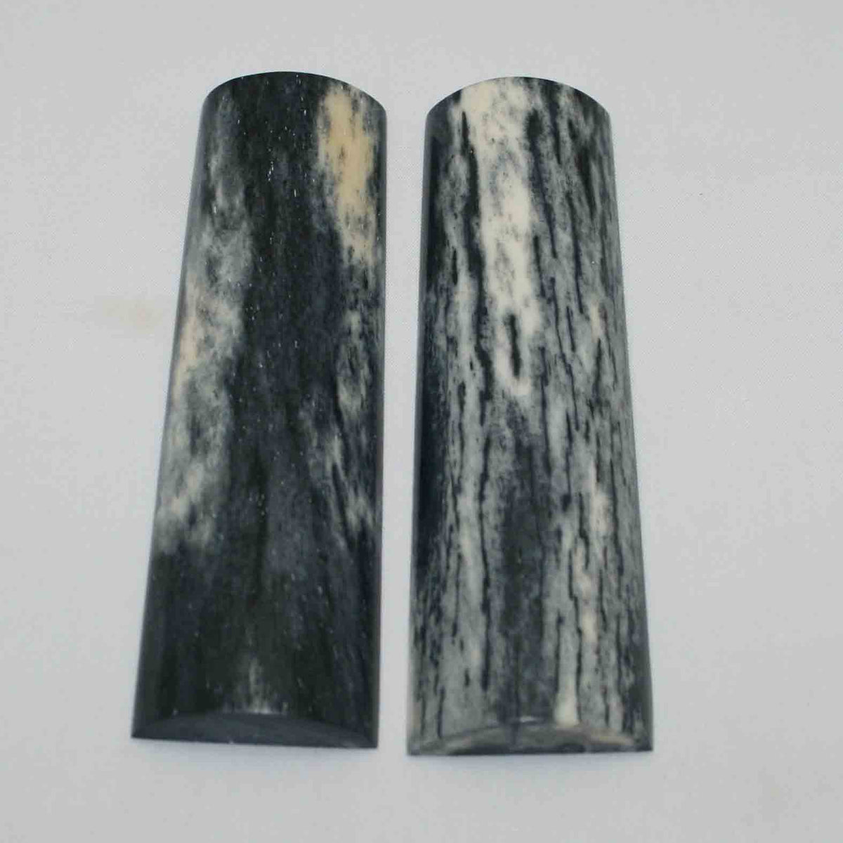 NB105MMA25 Giraffe Bone Scales