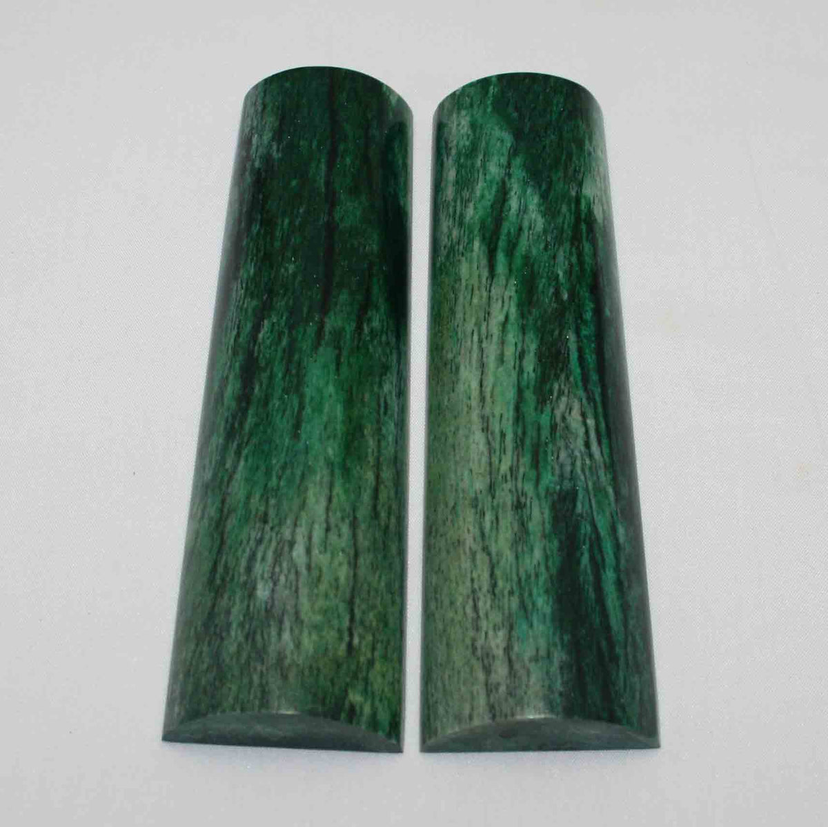 NB105MMA62 Giraffe Bone Scales