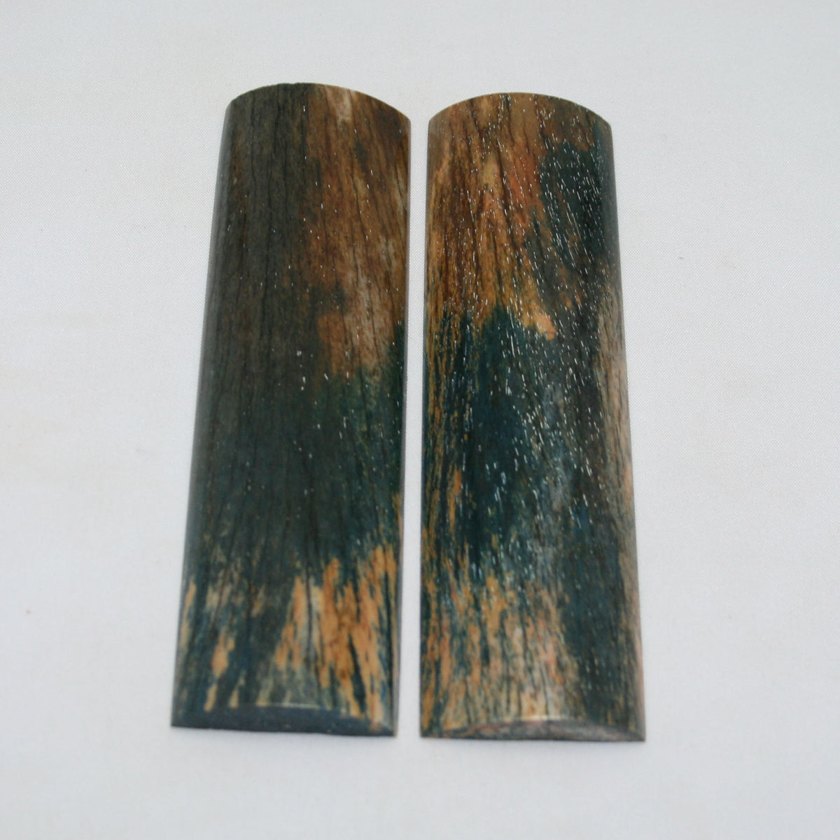 NB105NAM32 Giraffe Bone Scales