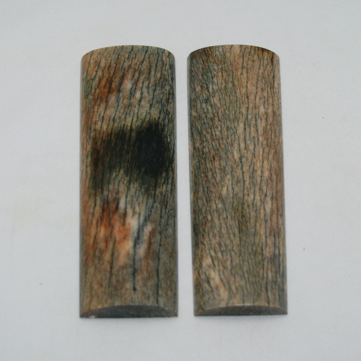 NB105NAM34 Giraffe Bone Scales