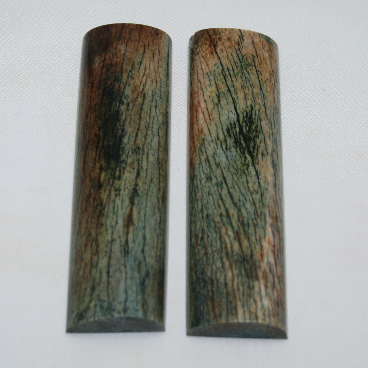 NB105NAM44 Giraffe Bone Scales