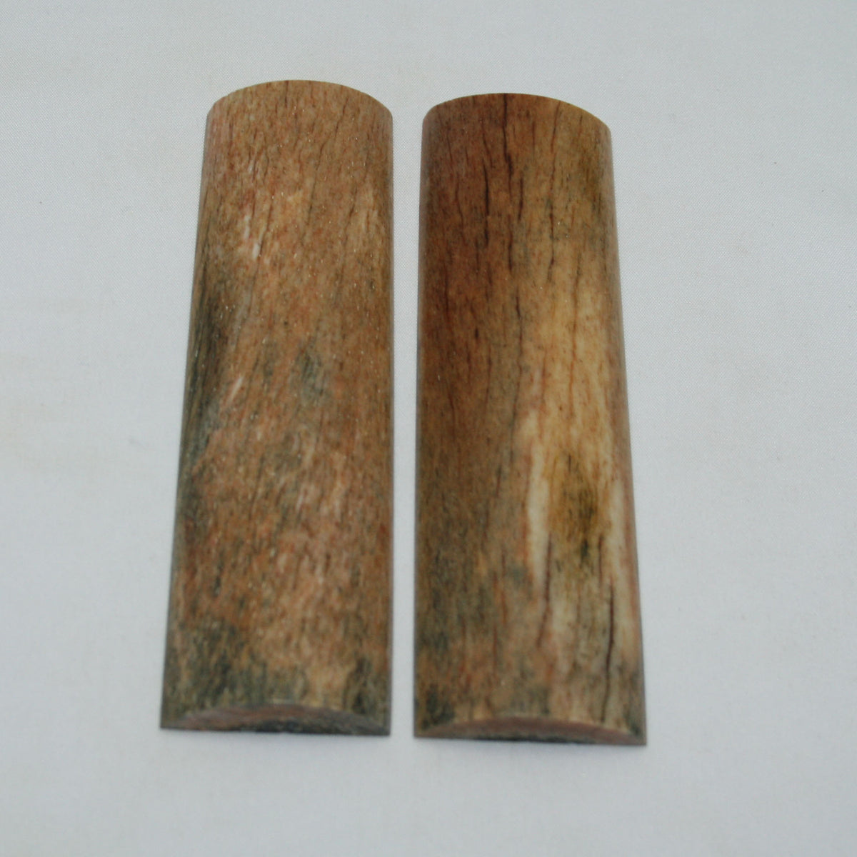 NB105NAM68 Giraffe Bone Scales