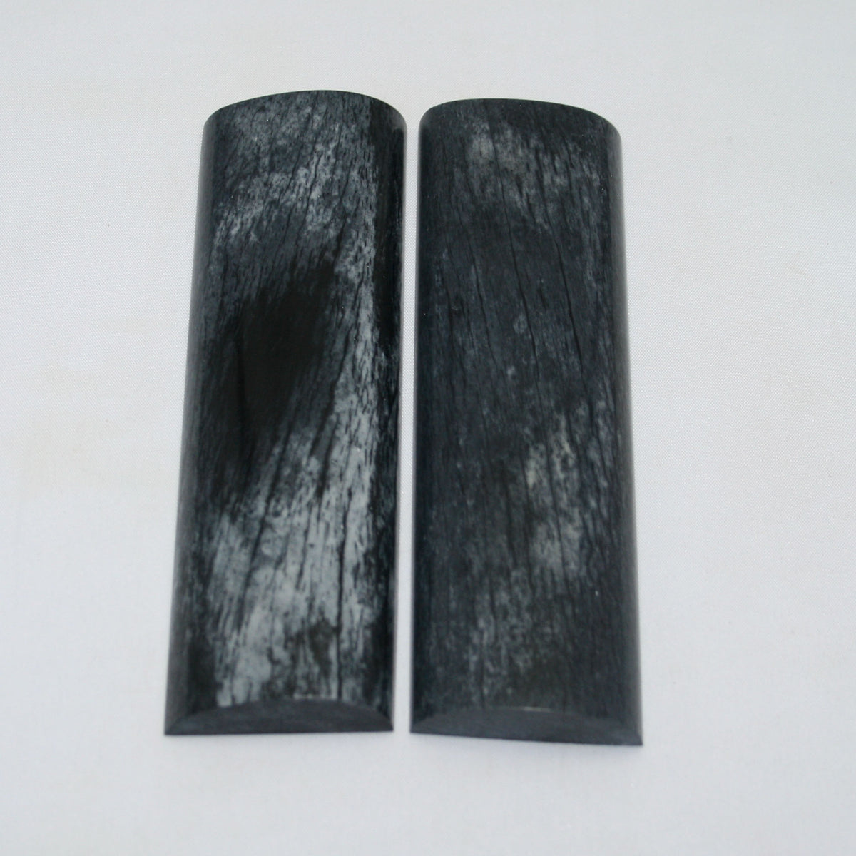 NB105NAM69 Giraffe Bone Scales