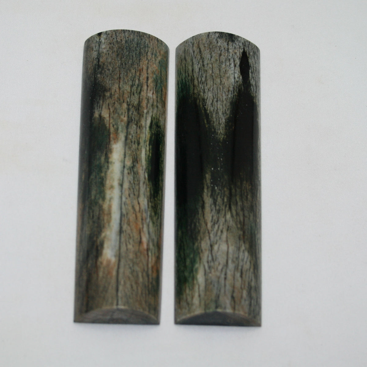 NB105NAM73 Giraffe Bone Scales