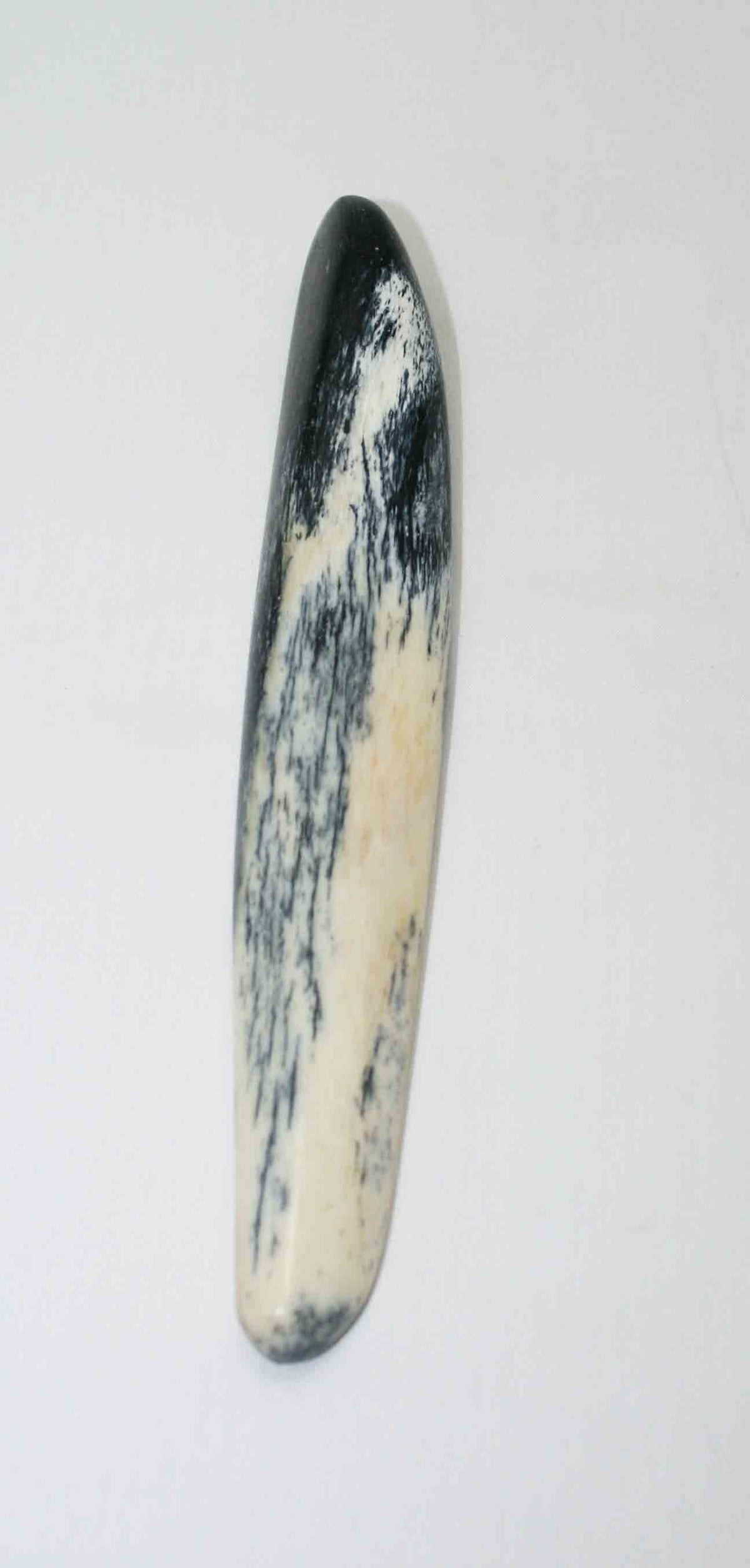 NB106MMA17 Giraffe Bone Round