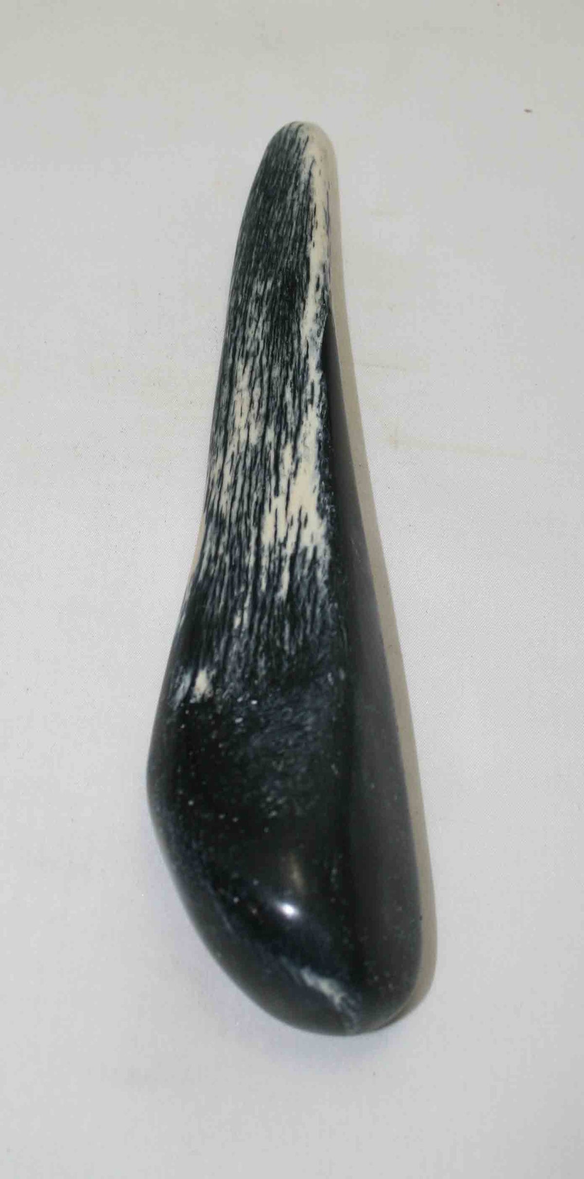 NB106NA14 Giraffe Bone Round 8.50 " x middle size 1.34" x 0.76 " inch