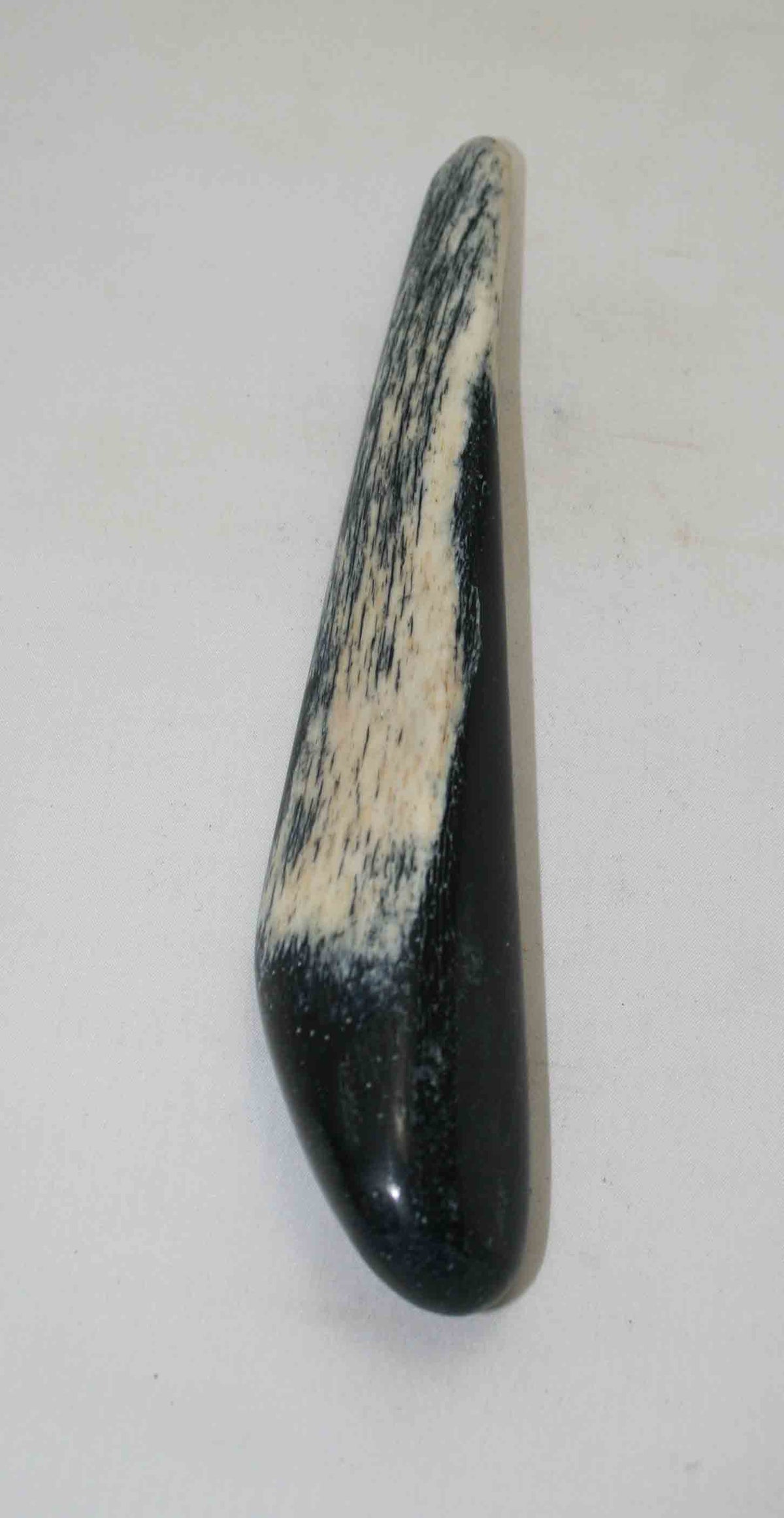 NB106NA16 Giraffe Bone Round 9.00 " x middle size 1.38" x 0.68 " inch