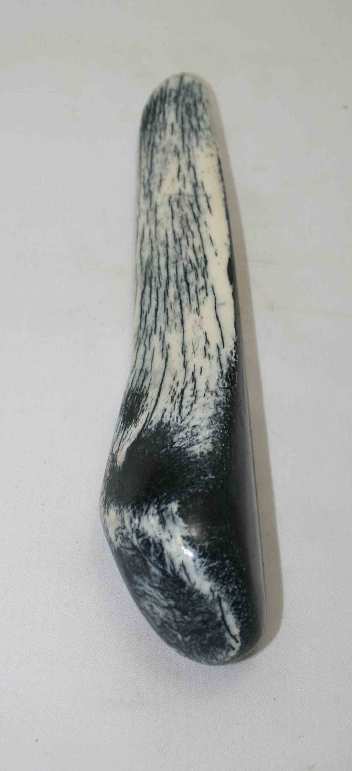 NB106NA29 Giraffe Bone Round 9.25 " x middle size 1.57" x 0.76 " inch