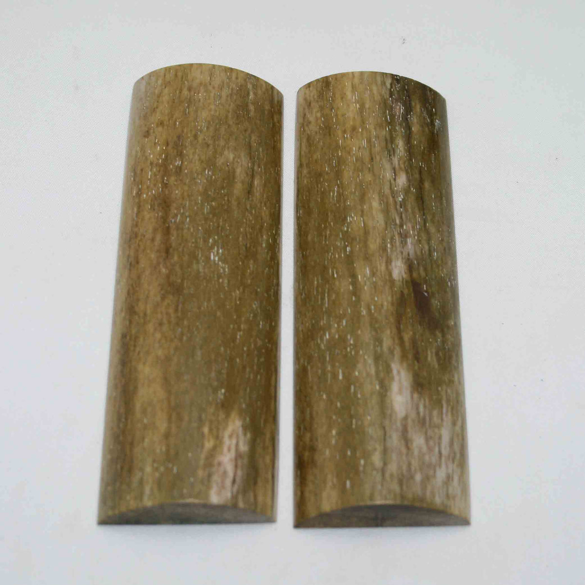 NB108GS47 Giraffe Bone Scales