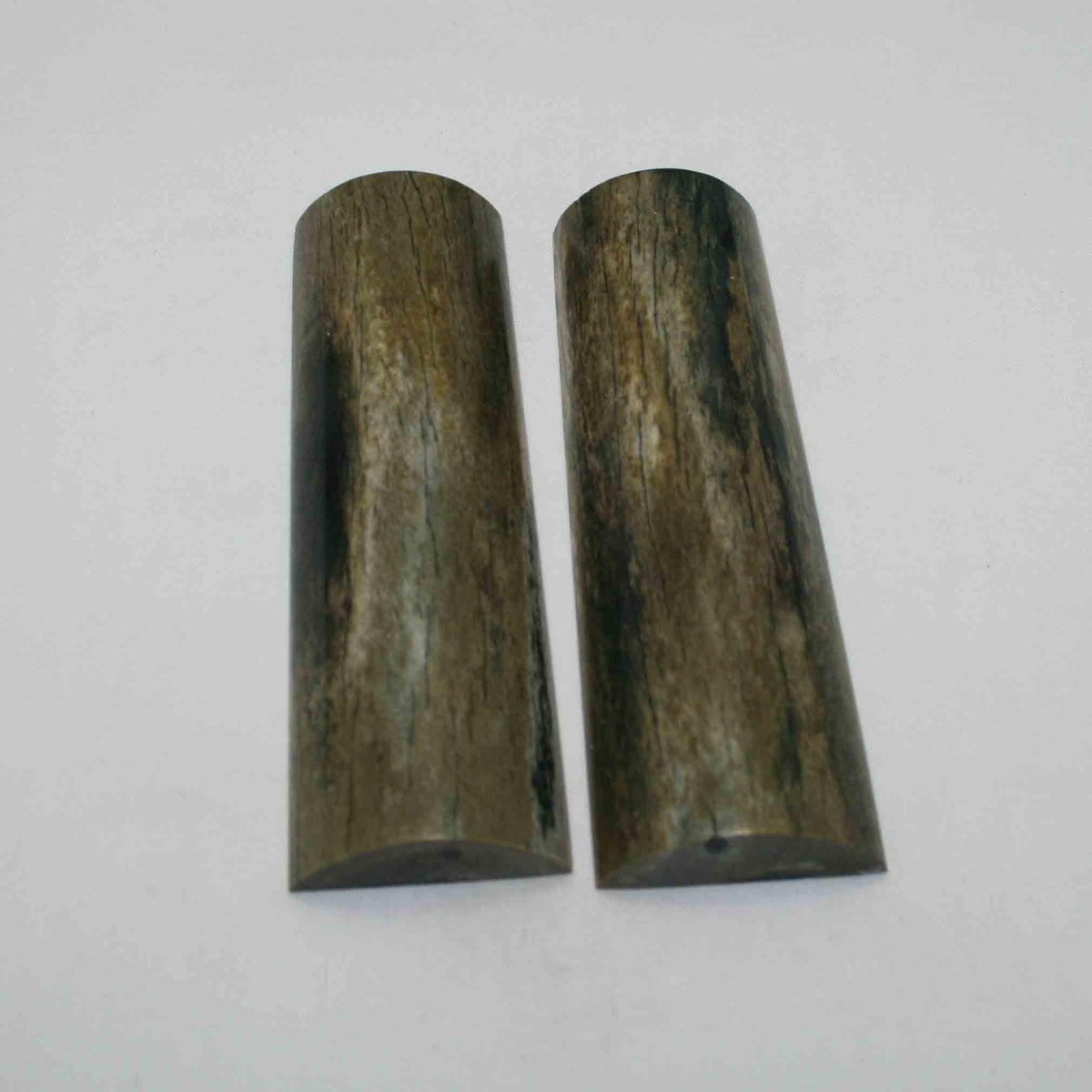 NB108JS15 Giraffe Bone Scales