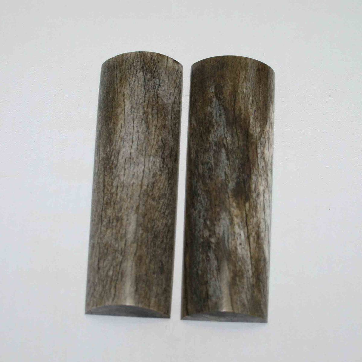 NB108JS23 Giraffe Bone Scales